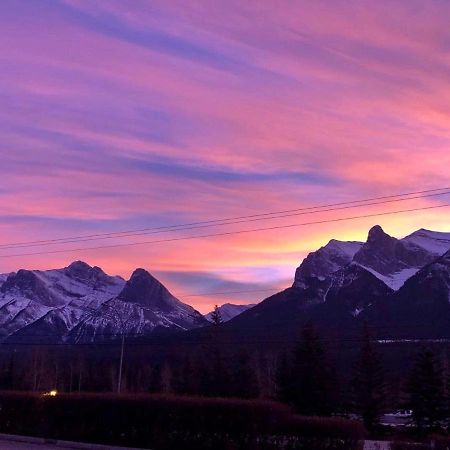 Beautiful Newly Reno 2Bdm 2 Bth Sleep Up To 6 Adults & Kids Mountain View Townhouse Suite Canmore Kültér fotó