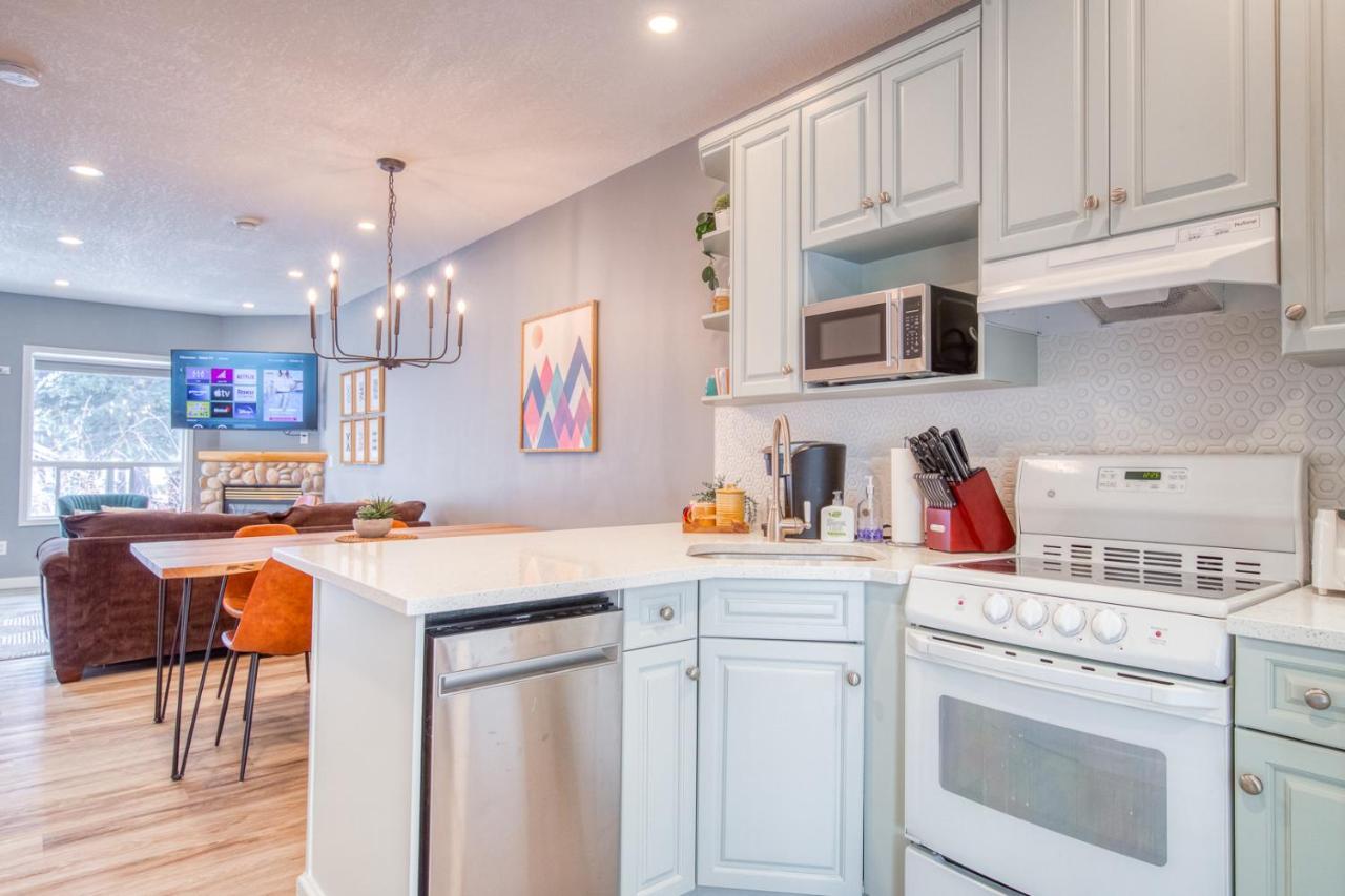 Beautiful Newly Reno 2Bdm 2 Bth Sleep Up To 6 Adults & Kids Mountain View Townhouse Suite Canmore Kültér fotó
