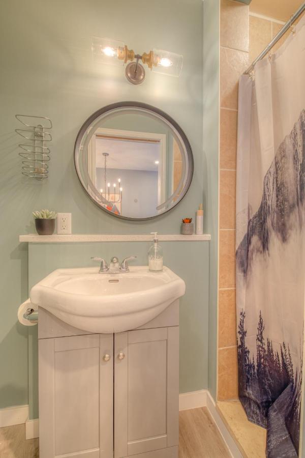 Beautiful Newly Reno 2Bdm 2 Bth Sleep Up To 6 Adults & Kids Mountain View Townhouse Suite Canmore Kültér fotó