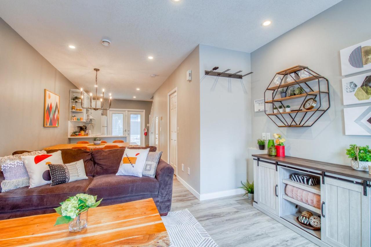 Beautiful Newly Reno 2Bdm 2 Bth Sleep Up To 6 Adults & Kids Mountain View Townhouse Suite Canmore Kültér fotó