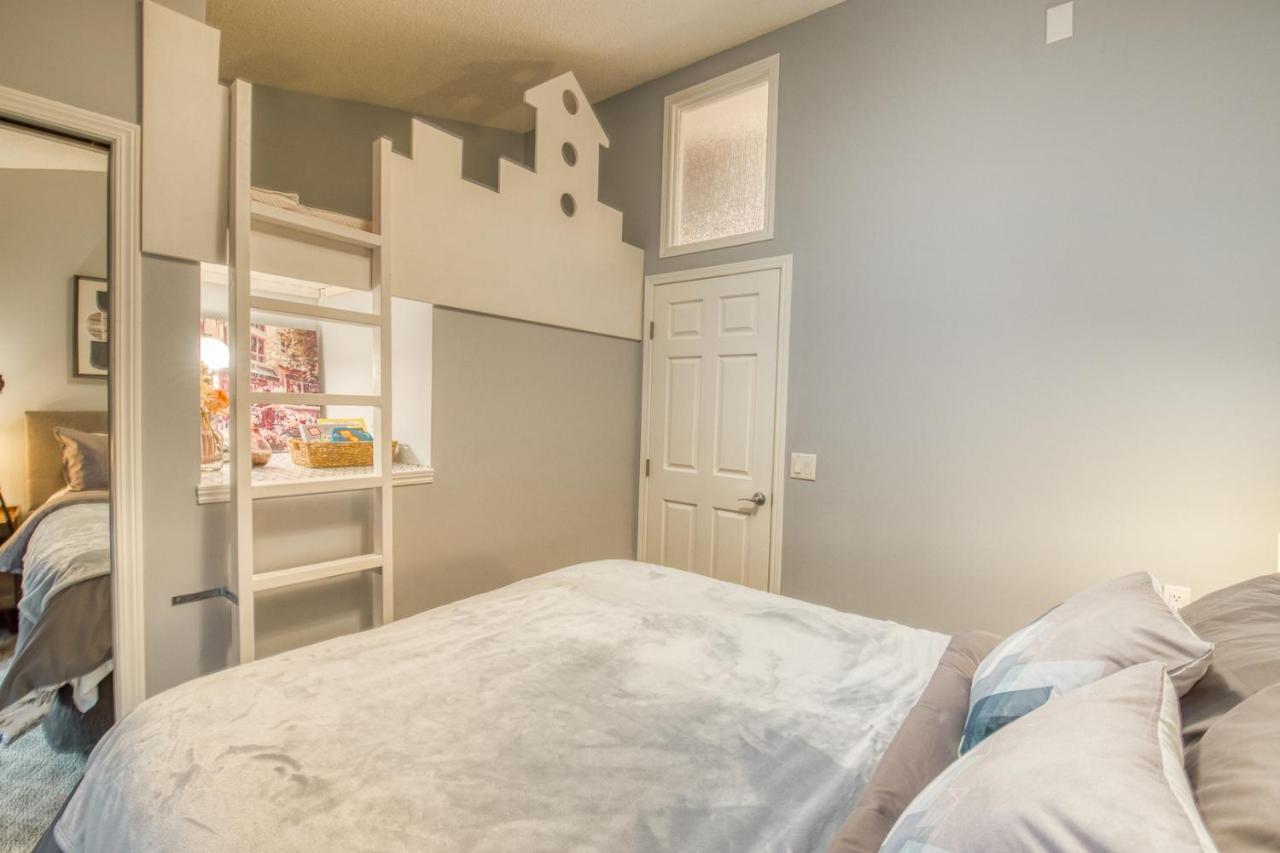 Beautiful Newly Reno 2Bdm 2 Bth Sleep Up To 6 Adults & Kids Mountain View Townhouse Suite Canmore Kültér fotó