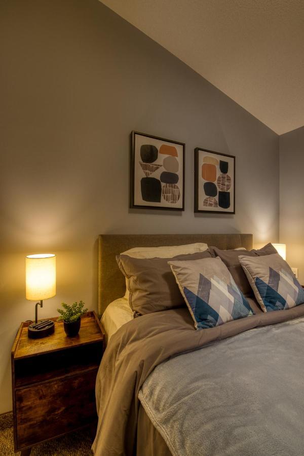 Beautiful Newly Reno 2Bdm 2 Bth Sleep Up To 6 Adults & Kids Mountain View Townhouse Suite Canmore Kültér fotó