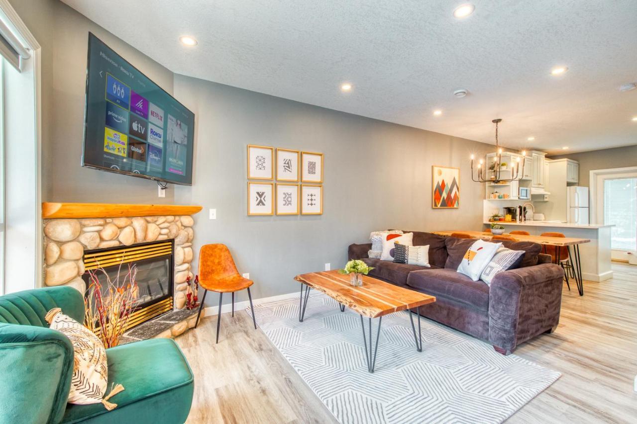 Beautiful Newly Reno 2Bdm 2 Bth Sleep Up To 6 Adults & Kids Mountain View Townhouse Suite Canmore Kültér fotó