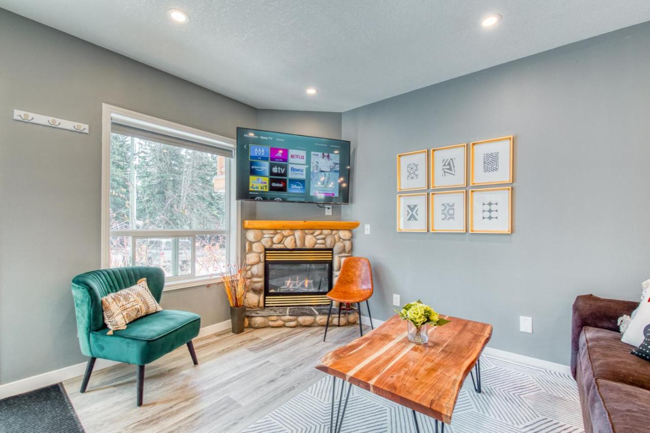 Beautiful Newly Reno 2Bdm 2 Bth Sleep Up To 6 Adults & Kids Mountain View Townhouse Suite Canmore Kültér fotó
