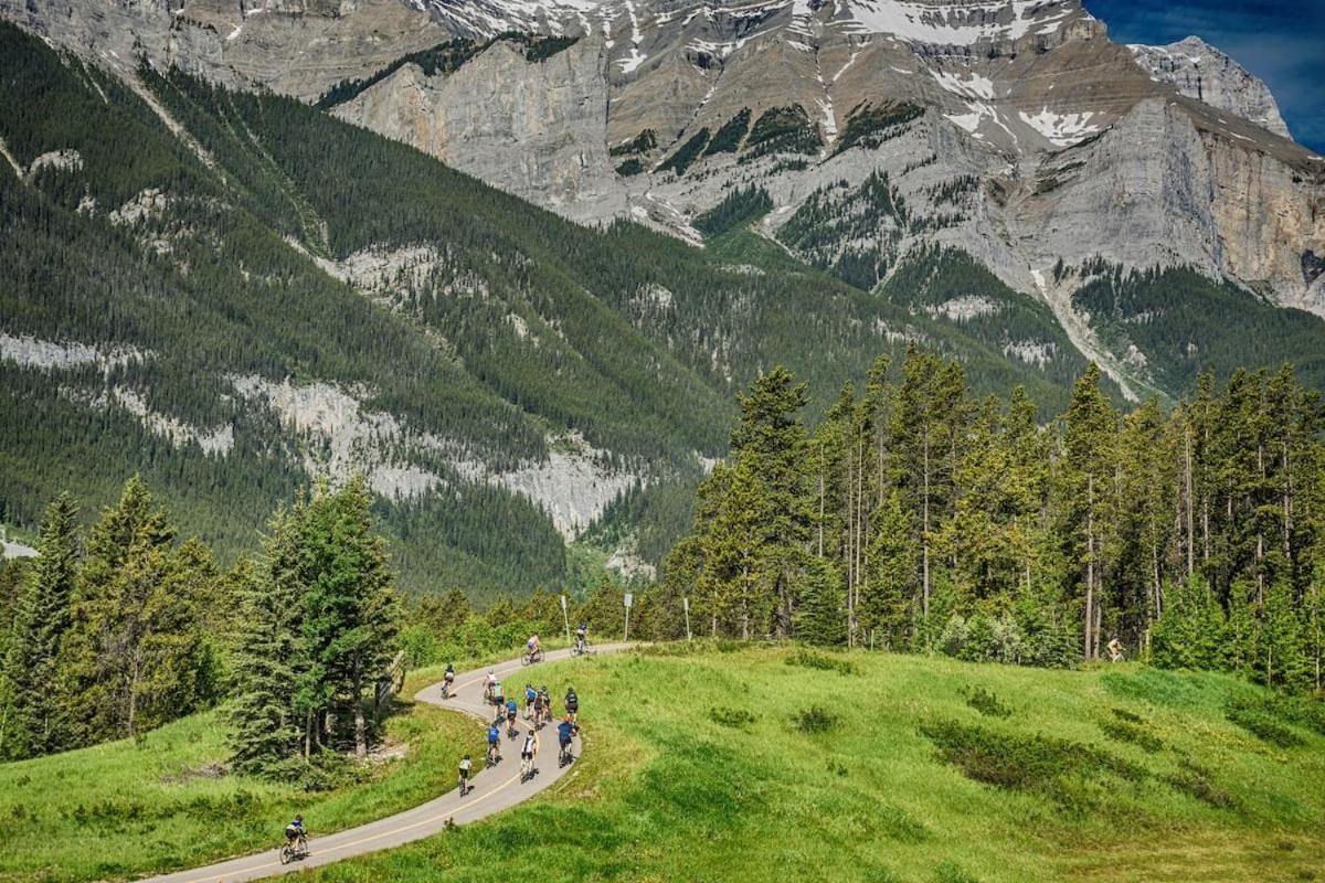 Beautiful Newly Reno 2Bdm 2 Bth Sleep Up To 6 Adults & Kids Mountain View Townhouse Suite Canmore Kültér fotó
